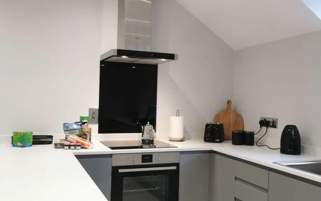 Modern 3-bed Apartment in Magherafelt Sleeps 8