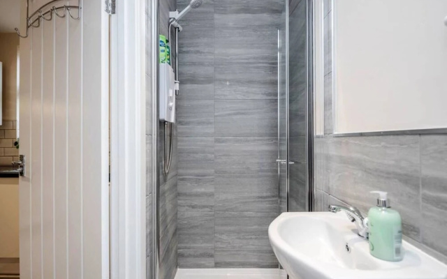 Bedford Hospital Studio Apartment - Victoria B