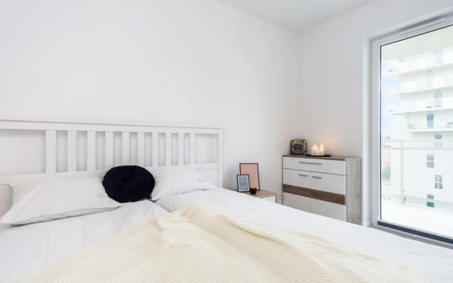 Cosy Two Bedroom Apartment With Stunning City View