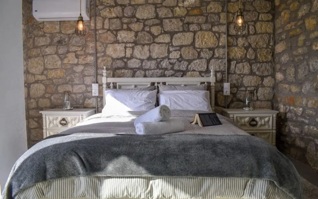 Stone studio/Amazing seaview/1km to the beach