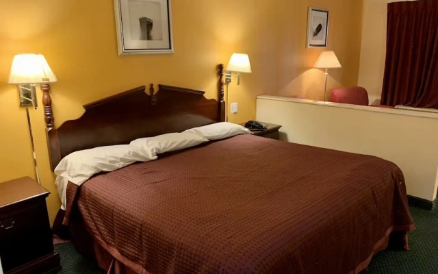 Deluxe Inn & Suites