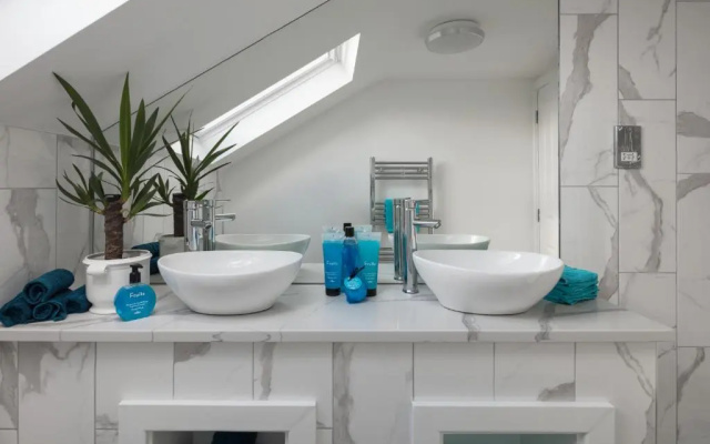 Courcy Road - 7 bedroom - sleeps up to 22