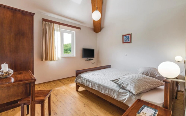 Beautiful Home in Kranjci With Wifi and 4 Bedrooms