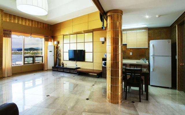 Hotel Navis