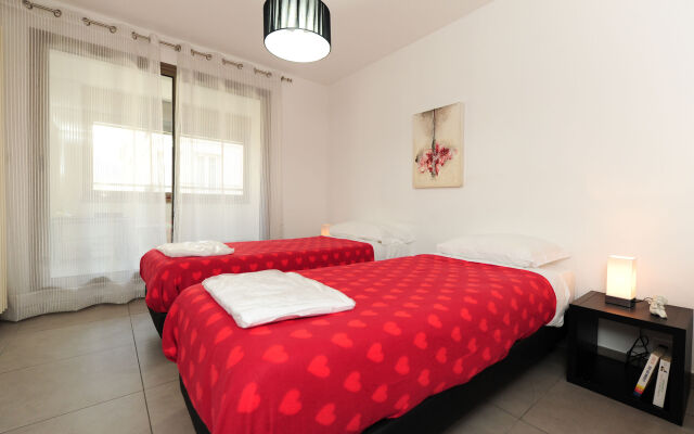 Отель Appartement Nice Etoile - Five Stars Holiday House вид на фасад