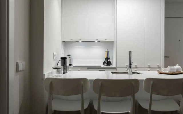 Francisco Silvela Apartment by Flatsweethome