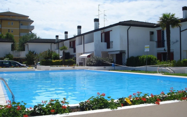 Villa in Front of the Pedestrian Area With Pool