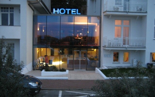 Отель Kur- und Ferienhotel Sanddorn вид на фасад