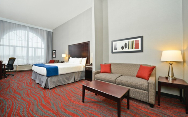 Holiday Inn Express & Suites Utica by IHG