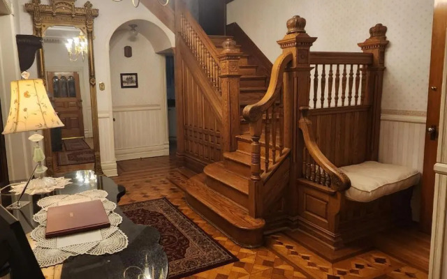 Downen House Bed & Breakfast