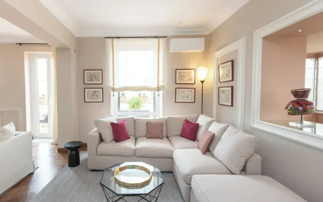 Rental in Rome Trevi Luxury Penthouse