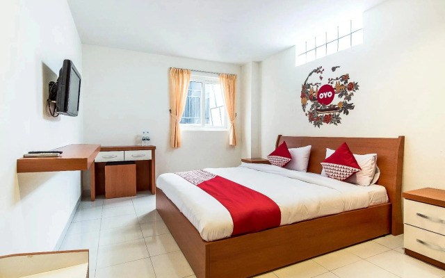 S White Hotel
