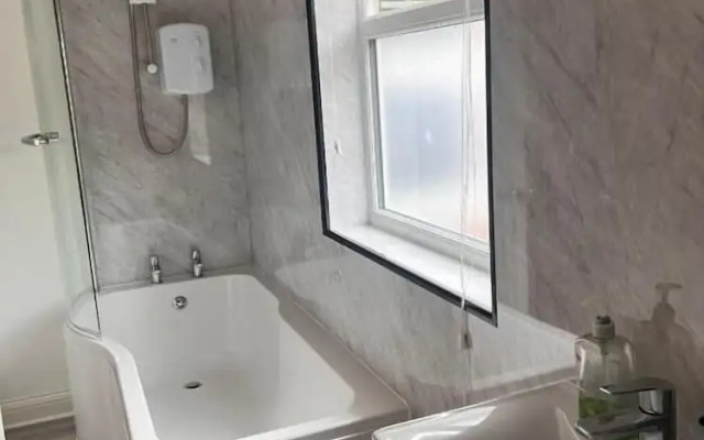 Cozy Haven Near Glenfield & LRI Hospitals