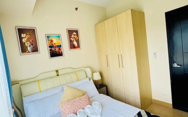 Luxury Staycation beside Okada