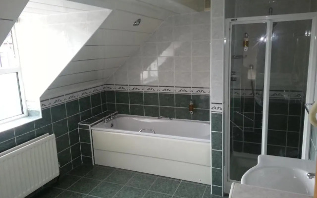 The Avalon Hotel - Guest House