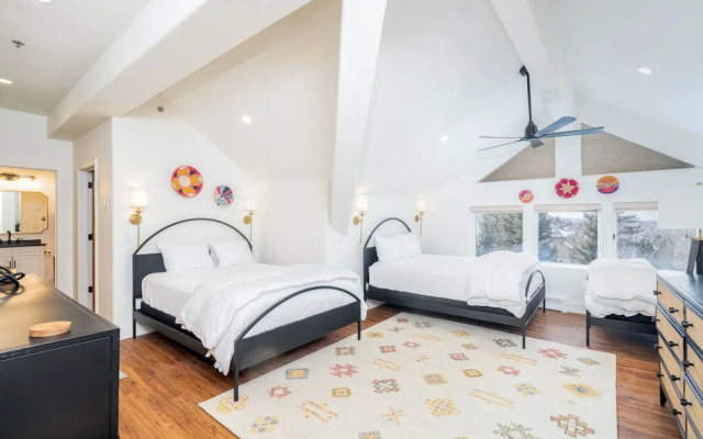 Bear Creek Lodge 406 4 Bedroom Condo by Alpine Lodging Telluride