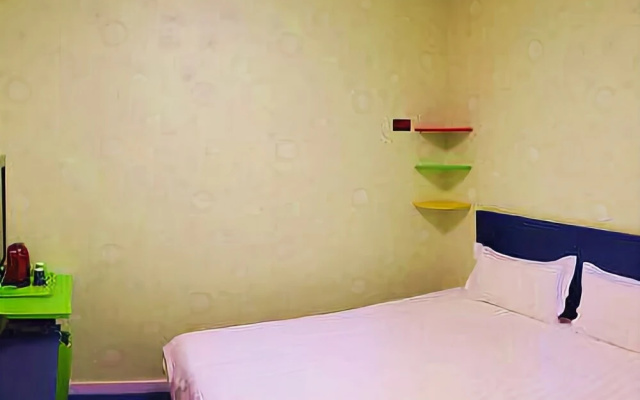 Huayi Hotel (Yantai Yuhuangding South Street)