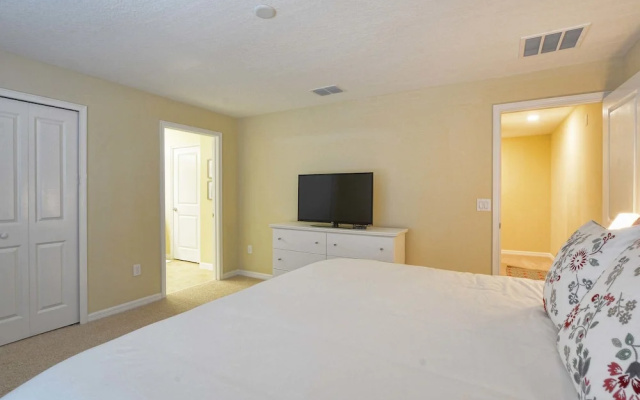 Storey Lake 4 Bedroom Townhome w Splashpool - 1610ST