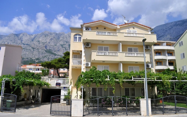 Apartments Ivi