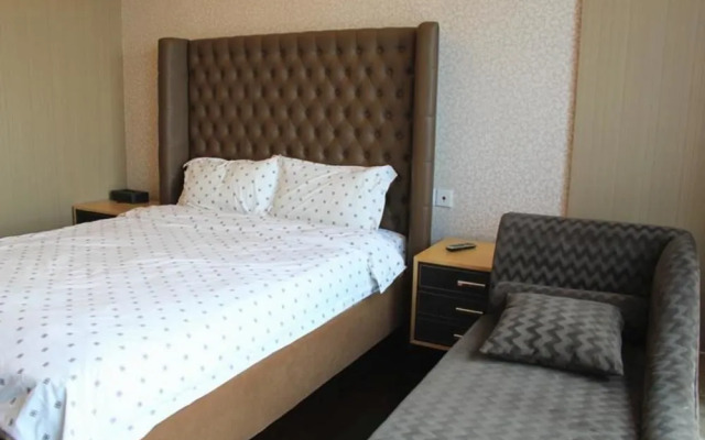 Modern Family Inn