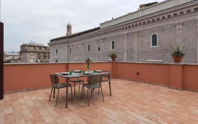 Apartment with Terrace in via del Pellegrino - FromHometoRome