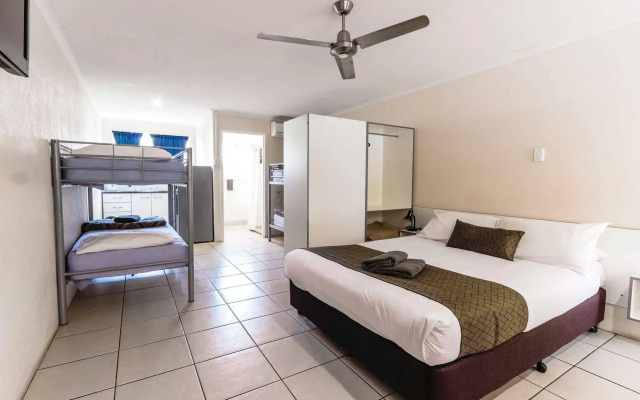 Tin Can Bay Motel