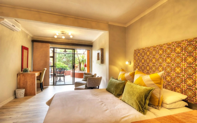 La Roca Guest House