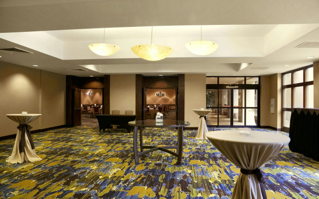 Embassy Suites by Hilton Phoenix Tempe
