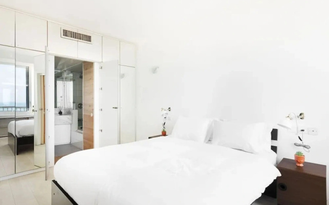 Panoramic Seaview Balcony Escape by Sea N Rent
