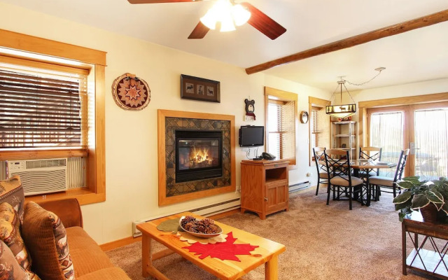 Little Matterhorn 17A 1 Bedroom Condo by RedAwning
