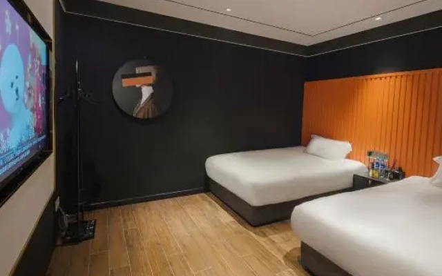 J e-sports Hotel (Shanghai Songjiang University Town)