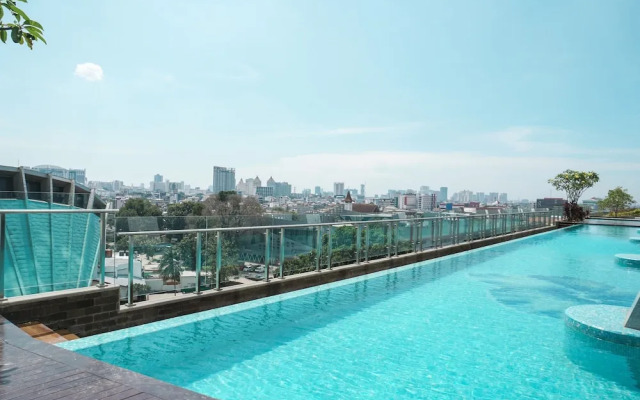 Tranquil Studio Apartment at Menteng Park
