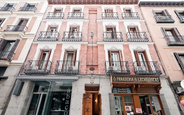 Отель OPORTO Мадрид вид на фасад