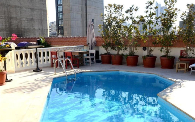 Golden Serenada Hotel