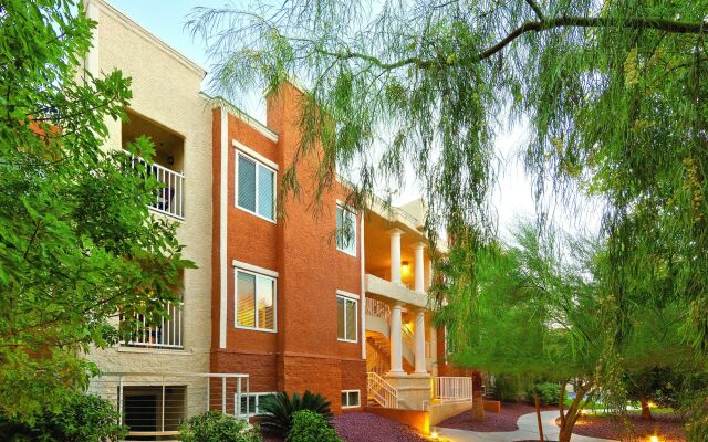 Отель WorldMark Las Vegas Tropicana США, Лас-Вегас - отзывы, цены и фото номеров - забронировать отель WorldMark Las Vegas Tropicana онлайн вид на фасад