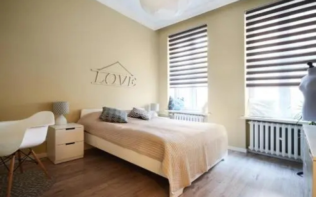 Ropemaker Street Apartment