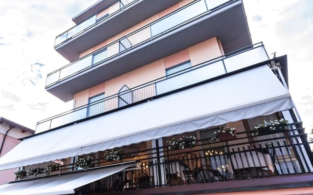 Hotel Baden Baden Римини вид на фасад
