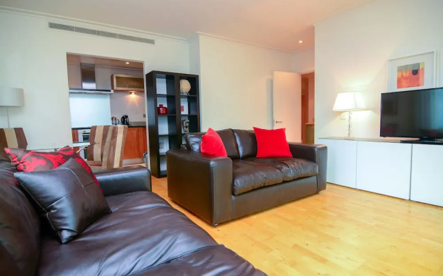 Canary Wharf - Corporate Riverside Apartments