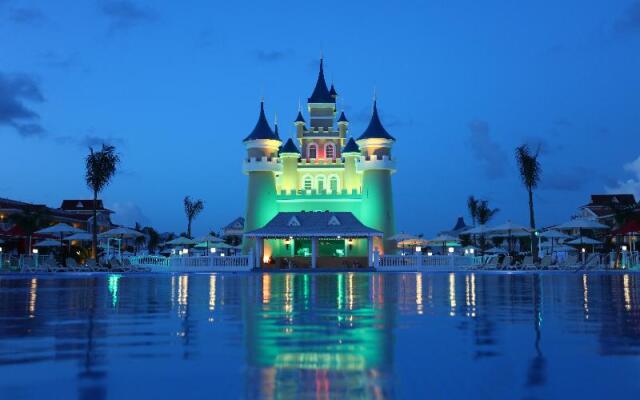 Отель Fantasia Bahia Principe Punta Cana - All Inclusive Доминикана, Пунта Кана - отзывы, цены и фото номеров - забронировать отель Fantasia Bahia Principe Punta Cana - All Inclusive онлайн вид на фасад