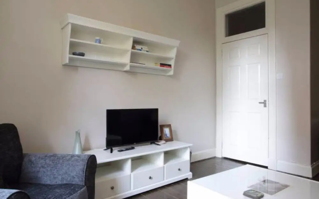2 Bedroom Apartment With Free Parking