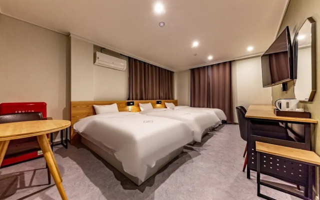Zeus Motel