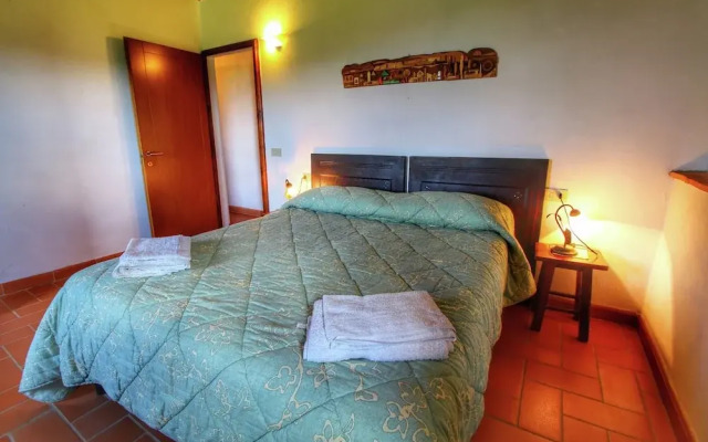 Farmhouse in Val D'orcia Charm