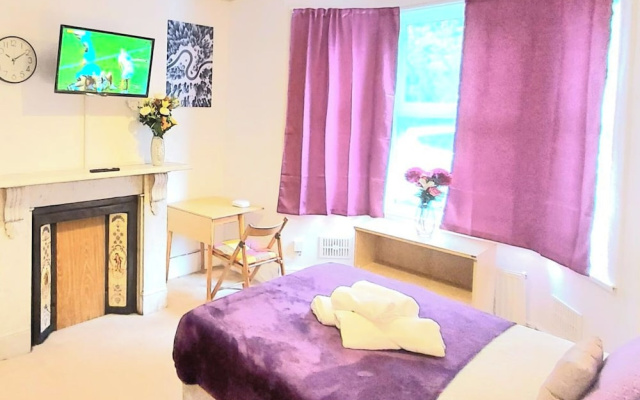 5Br House-sleeps12-garden-familyfriendly