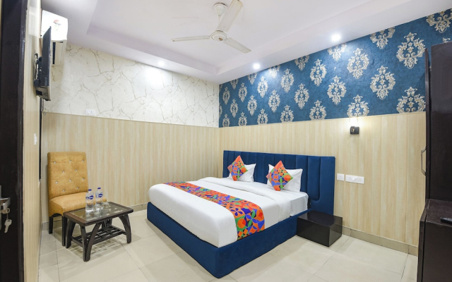 FabHotel Crown Residency - Near Lakhani Armaan Metro Station