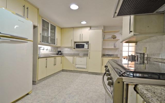 MZ Apartments Raul Pompeia