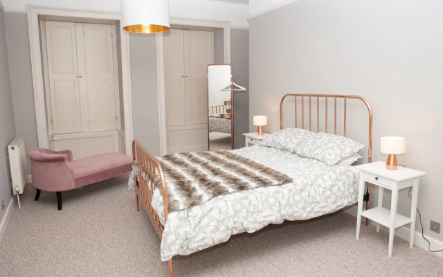 Elegant 1 Bedroom Georgian Flat in Bath