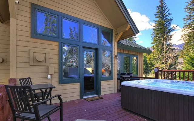 Highwood Hideaway by RedAwning