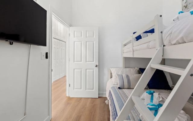 Remarkably Updated 3/2 in Seagrove Highlands - Gulf Views Sleeps 9!
