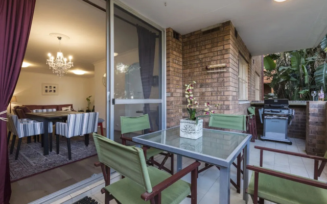 Two Bedroom Apt Close To Chatswood With Parking