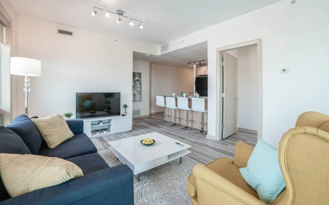 Gorgeous 2bd Condo Patio Gym Parking Coffee